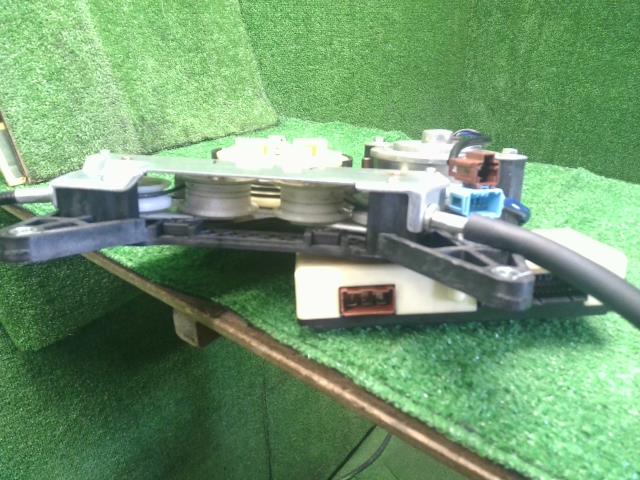 【中古】モビリオ DBA-GB2 右パワースライドドアモーター 72061-SCC-912 自社品番250616 NH701M