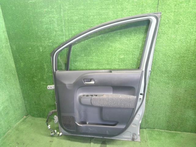【中古】シエンタ 6AA-MXPL10G 右 フロント ドア  自社品番250617 6X3