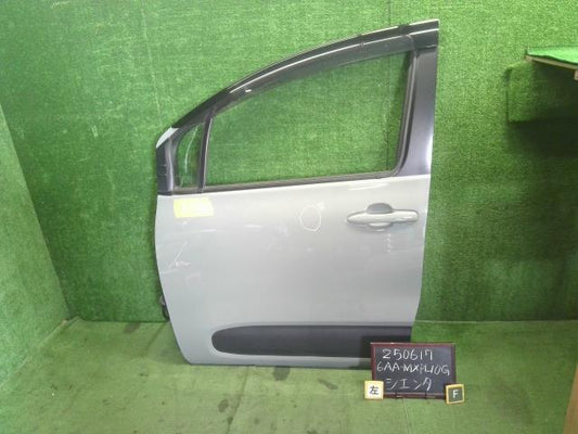 【中古】シエンタ 6AA-MXPL10G 左Fフロント　ドア  自社品番250617 6X3