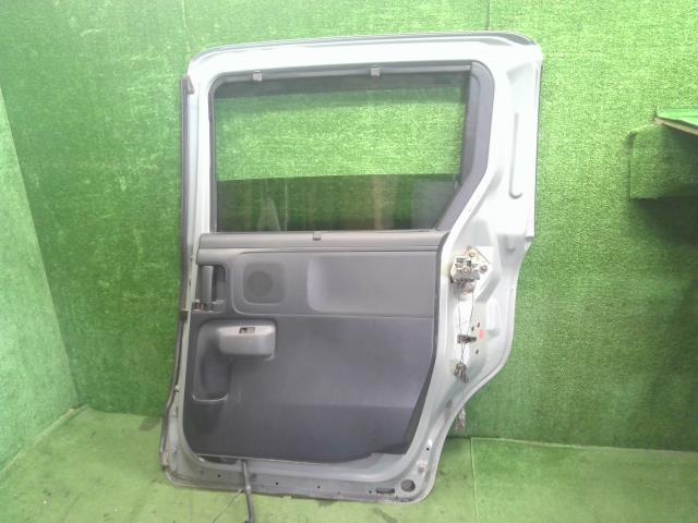 【中古】シエンタ 6AA-MXPL10G 右 リア スライド　ドア  自社品番250617 6X3