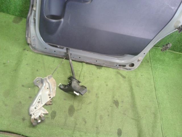 【中古】シエンタ 6AA-MXPL10G 右 リア スライド　ドア  自社品番250617 6X3