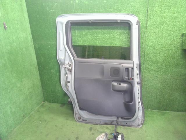 【中古】シエンタ 6AA-MXPL10G 左　リア　スライド　ドア  自社品番250617 6X3