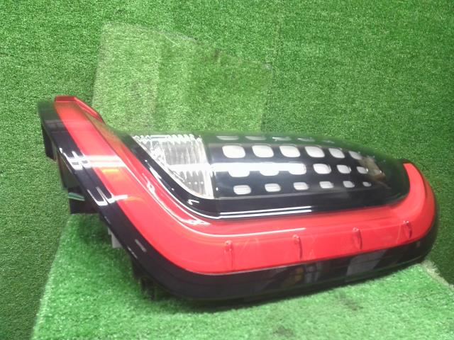 【中古】シエンタ 6AA-MXPL10G 右テールランプ  自社品番250617 6X3