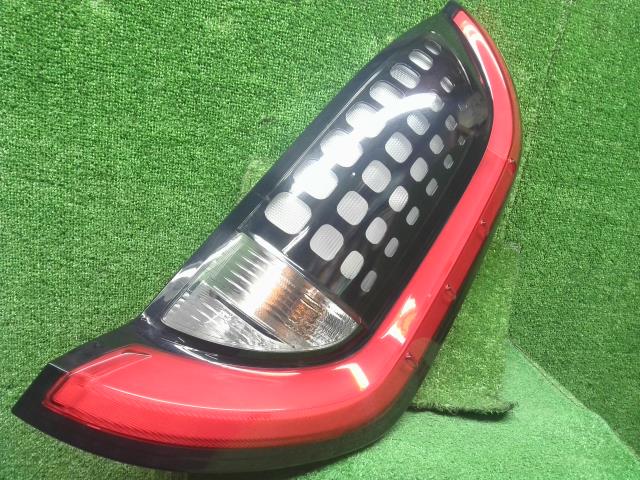 【中古】シエンタ 6AA-MXPL10G 右テールランプ  自社品番250617 6X3