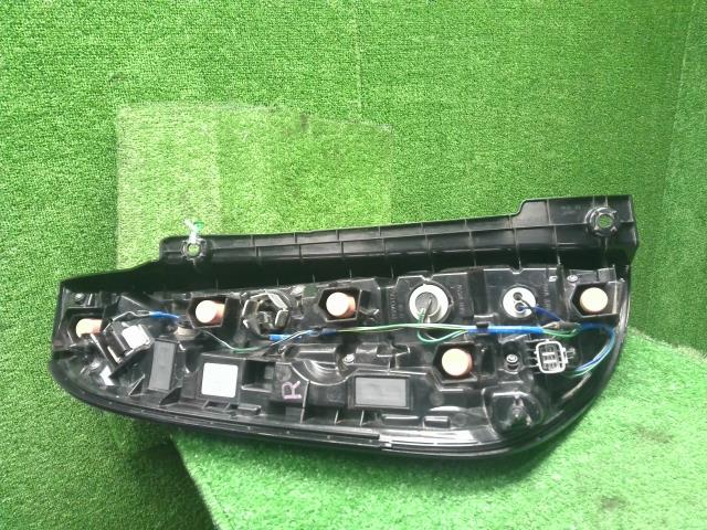 【中古】シエンタ 6AA-MXPL10G 右テールランプ  自社品番250617 6X3
