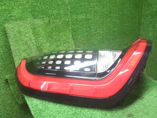 【中古】シエンタ 6AA-MXPL10G 左テールランプ  自社品番250617 6X3
