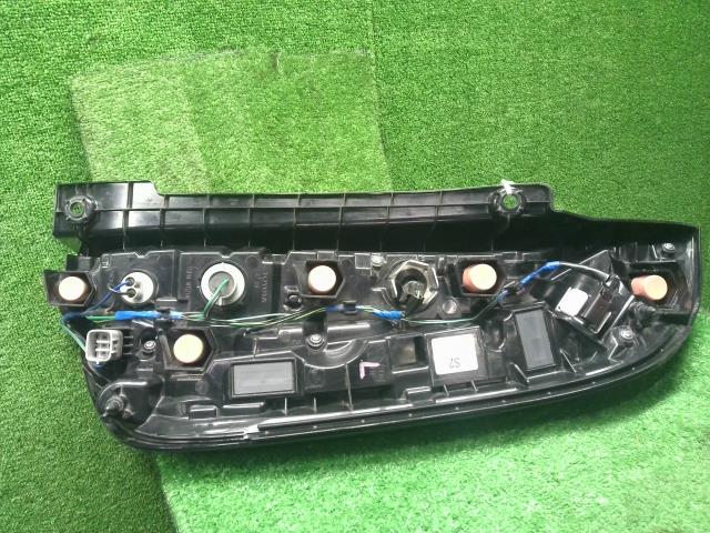 【中古】シエンタ 6AA-MXPL10G 左テールランプ  自社品番250617 6X3