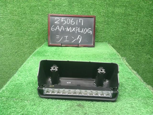 【中古】シエンタ 6AA-MXPL10G ハイマウントストップランプ  自社品番250617 6X3