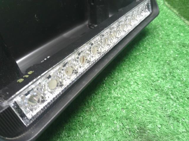 【中古】シエンタ 6AA-MXPL10G ハイマウントストップランプ  自社品番250617 6X3