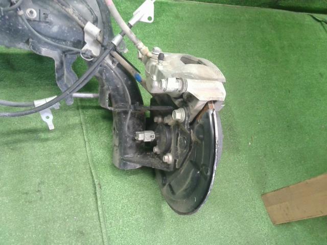 【中古】シエンタ 6AA-MXPL10G リア アクスル ホーシング アクスル ビーム  自社品番250617 6X3