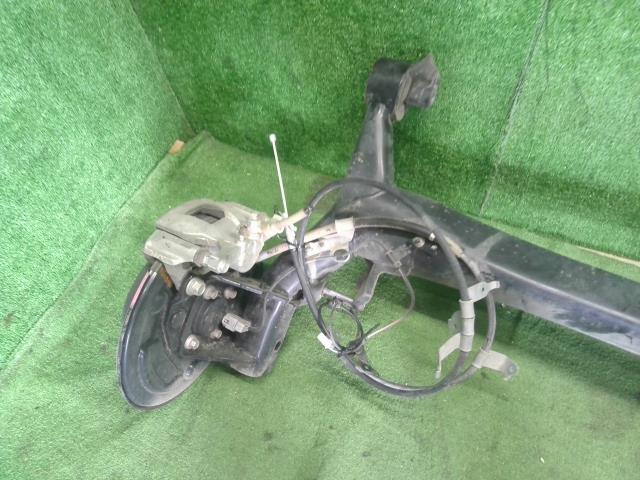 【中古】シエンタ 6AA-MXPL10G リア アクスル ホーシング アクスル ビーム  自社品番250617 6X3