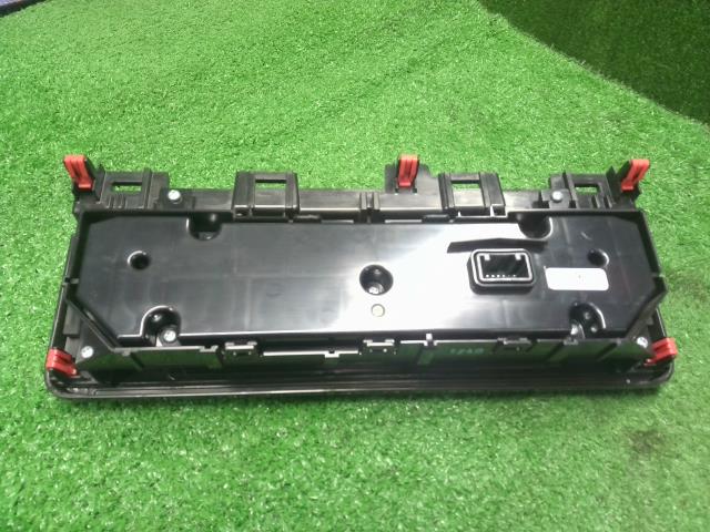 【中古】シエンタ 6AA-MXPL10G エアコンスイッチ Ａ／Ｃスイッチパネル  自社品番250617 6X3