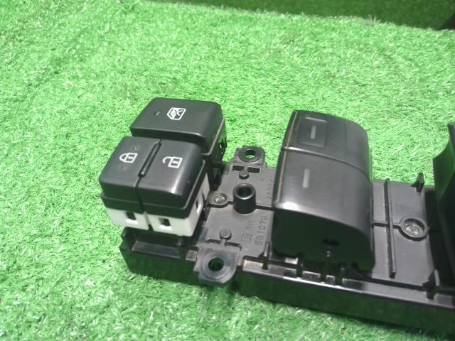 【中古】シエンタ 6AA-MXPL10G パワーウインドウスイッチ  自社品番250617 6X3