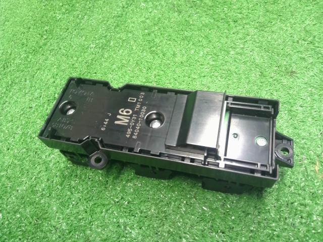 【中古】シエンタ 6AA-MXPL10G パワーウインドウスイッチ  自社品番250617 6X3