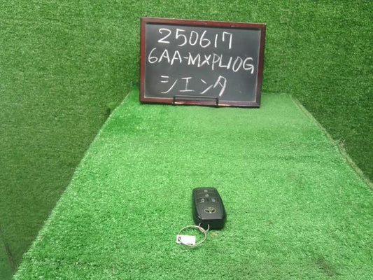 【中古】シエンタ 6AA-MXPL10G キーレスリモコン  自社品番250617 6X3