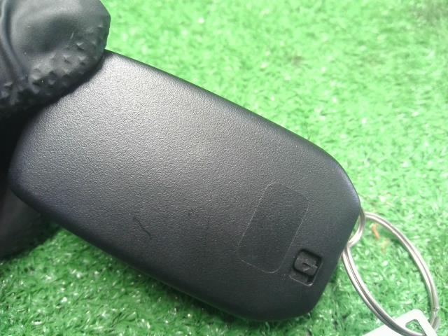 【中古】シエンタ 6AA-MXPL10G キーレスリモコン  自社品番250617 6X3