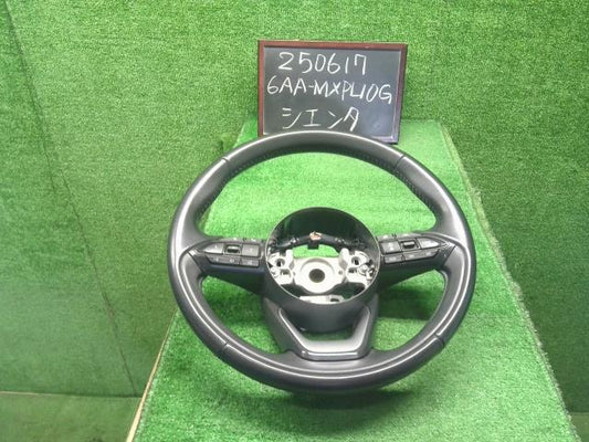 【中古】シエンタ 6AA-MXPL10G ステアリングホイール 45100-K0030-C1 自社品番250617 6X3