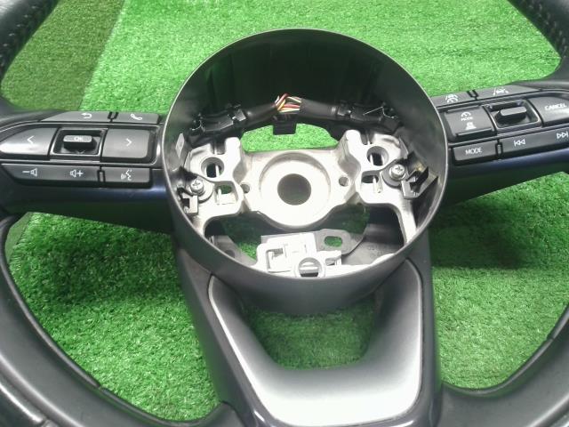 【中古】シエンタ 6AA-MXPL10G ステアリングホイール 45100-K0030-C1 自社品番250617 6X3