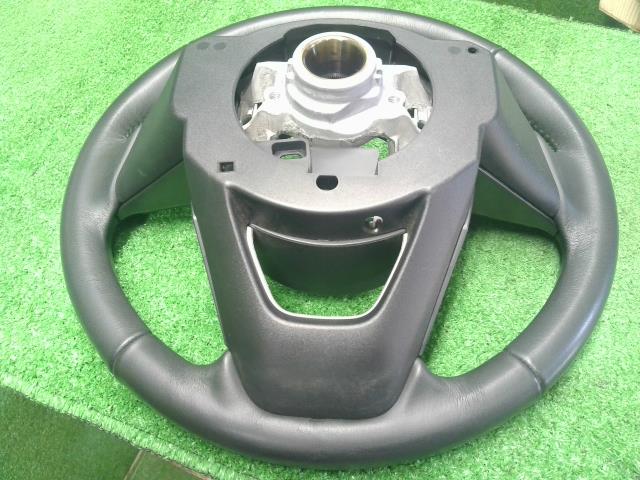 【中古】シエンタ 6AA-MXPL10G ステアリングホイール 45100-K0030-C1 自社品番250617 6X3