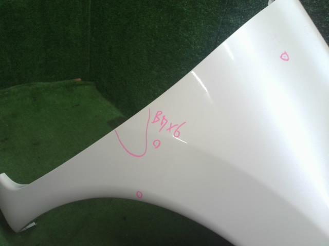 【中古】ノート DBA-E12 右 フロント フェンダー F3100-5VAMA 自社品番250620 QAB