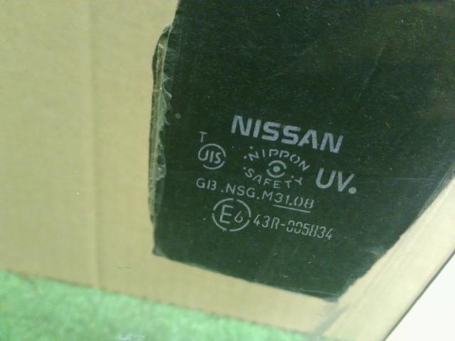 【中古】Nismo ノート DBA-E12 左 フロント ドアガラス 80301-3VA0B 自社品番250620 QAB