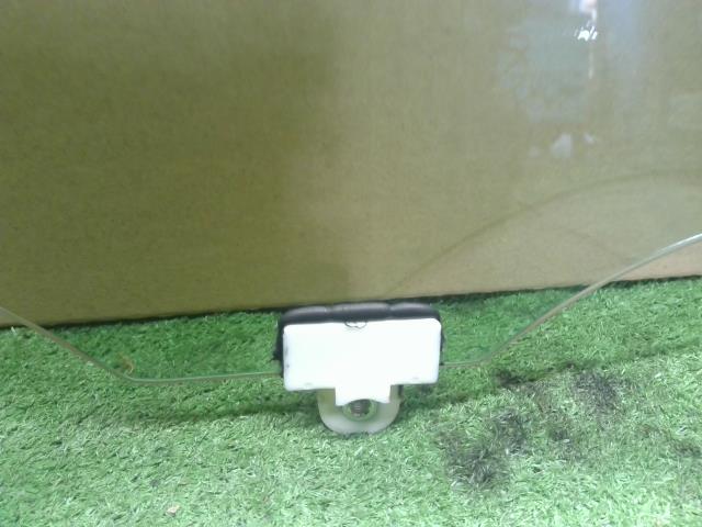 【中古】Nismo ノート DBA-E12 左 フロント ドアガラス 80301-3VA0B 自社品番250620 QAB