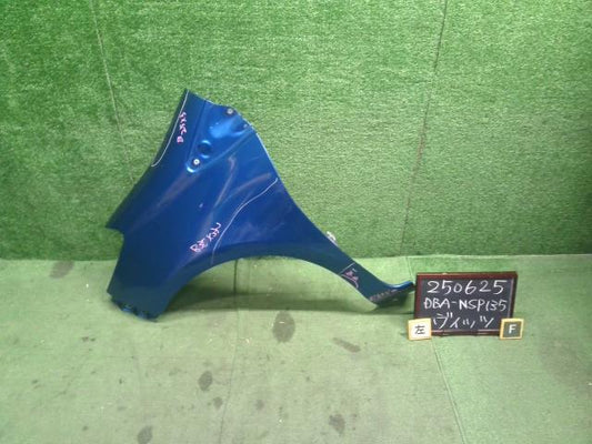 【中古】ヴィッツ DBA-NSP135 左 Ｆ フロント フェンダー  自社品番250625 8T7