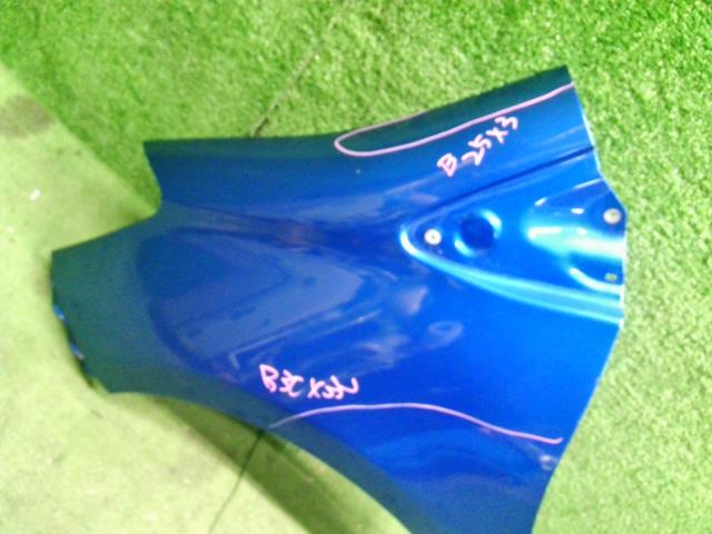 【中古】ヴィッツ DBA-NSP135 左 Ｆ フロント フェンダー  自社品番250625 8T7