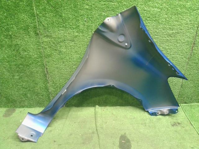 【中古】ヴィッツ DBA-NSP135 左 Ｆ フロント フェンダー  自社品番250625 8T7