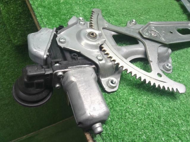 【中古】ヴィッツ DBA-NSP135 右Ｆ フロントドアレギュレータ・モーター  自社品番250625 8T7