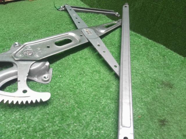【中古】ヴィッツ DBA-NSP135 右Ｆ フロントドアレギュレータ・モーター  自社品番250625 8T7
