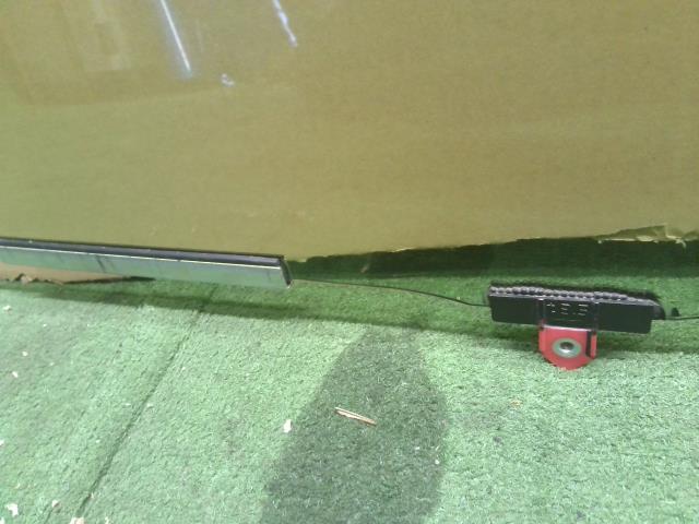 【中古】ヴィッツ DBA-NSP135 右Ｆ　フロントドアガラス  自社品番250625 8T7