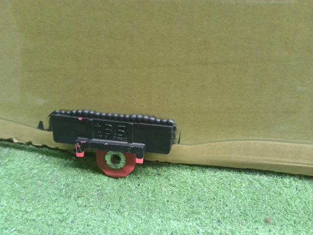 【中古】ヴィッツ DBA-NSP135 右Ｆ　フロントドアガラス  自社品番250625 8T7