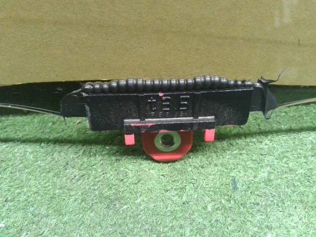 【中古】ヴィッツ DBA-NSP135 左Ｆ フロントドアガラス  自社品番250625 8T7