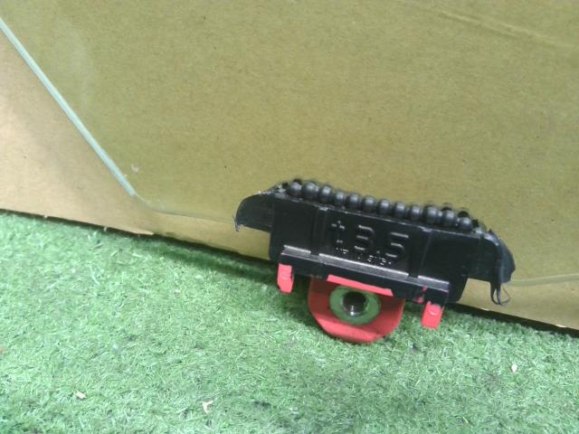 【中古】ヴィッツ DBA-NSP135 左Ｆ フロントドアガラス  自社品番250625 8T7