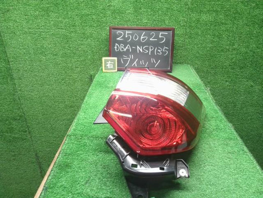 【中古】ヴィッツ DBA-NSP135 右テールランプ  自社品番250625 8T7