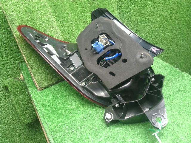【中古】ヴィッツ DBA-NSP135 右テールランプ  自社品番250625 8T7