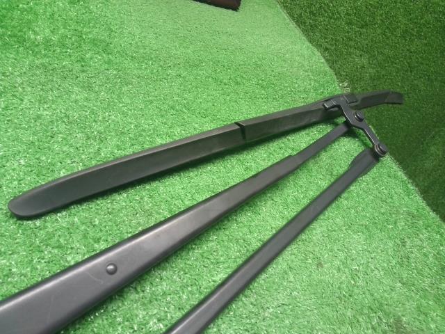 【中古】ヴィッツ DBA-NSP135 フロント ワイパーアーム  自社品番250625 8T7