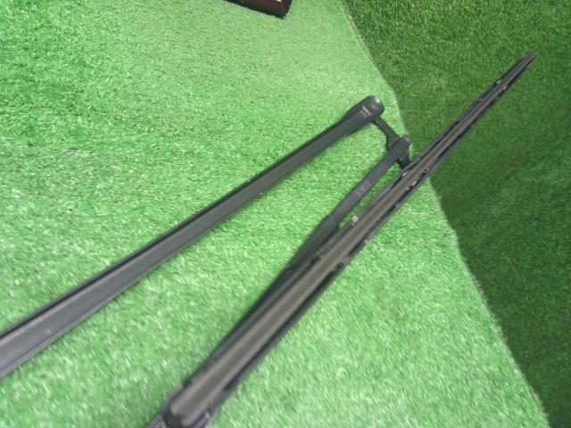 【中古】ヴィッツ DBA-NSP135 フロント ワイパーアーム  自社品番250625 8T7