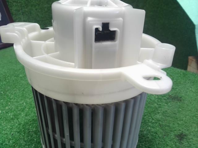 【中古】デイズ DBA-B21W ヒーターブロアモーター  自社品番250626 SLN/W13