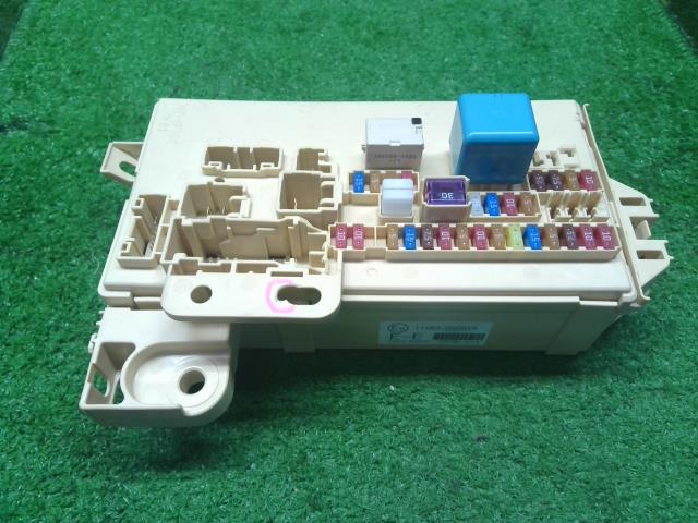 【中古】ミライース DBA-LA310S ヒューズボックス 82600-B2410 自社品番250627 S28