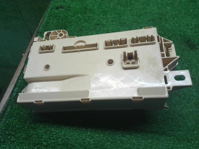 【中古】ミライース DBA-LA310S ヒューズボックス 82600-B2410 自社品番250627 S28
