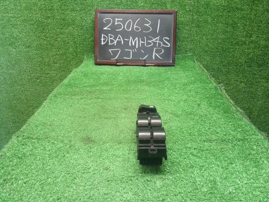 【中古】ワゴンＲ DBA-MH34S パワーウインドウスイッチ 37990-82K81 自社品番250631 26U