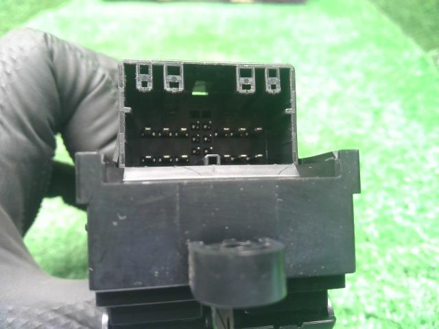 【中古】ワゴンＲ DBA-MH34S パワーウインドウスイッチ 37990-82K81 自社品番250631 26U