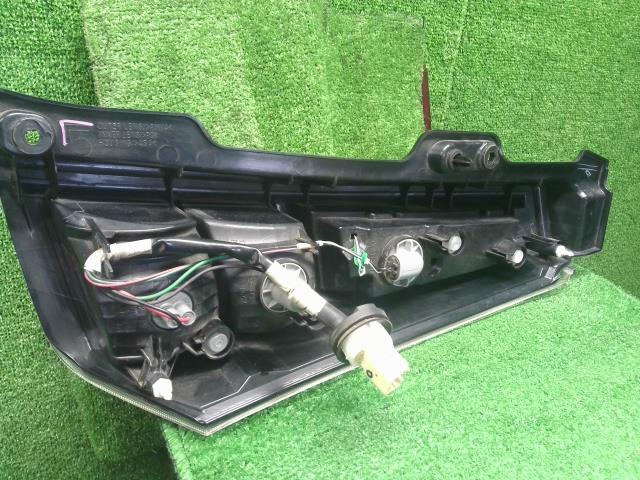 【中古】ワゴンＲ DBA-MH34S 左テールランプ  自社品番250639 Z7T