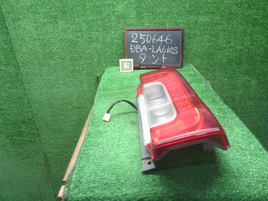 【中古】タント DBA-LA610S 右テールランプ 81551-B2300- 自社品番250646 S28