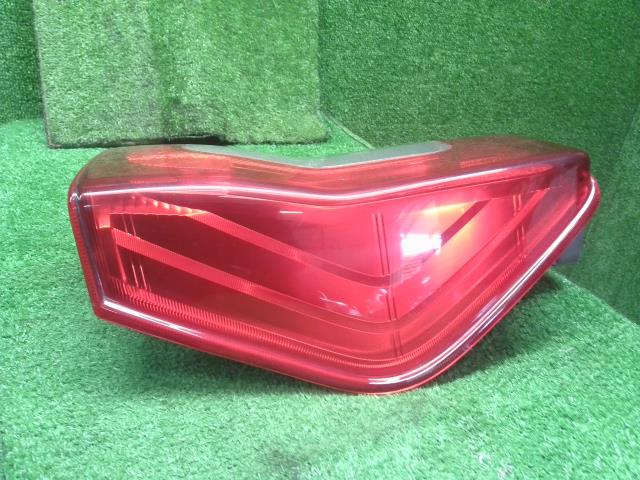 【中古】タント DBA-LA610S 右テールランプ 81551-B2300- 自社品番250646 S28