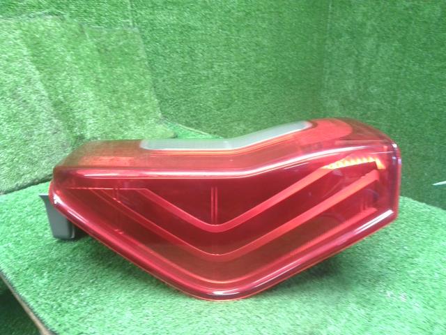 【中古】タント DBA-LA610S 左テールランプ 81561-B2300- 自社品番250646 S28
