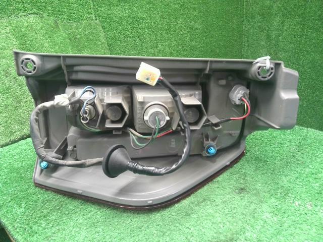 【中古】タント DBA-LA610S 左テールランプ 81561-B2300- 自社品番250646 S28
