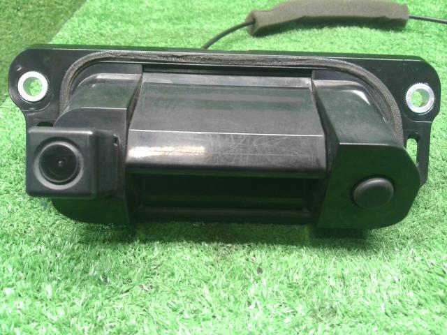 【中古】タント DBA-LA610S アウターハンドル バックドア ハンドル 69023-B2080- 自社品番250646 S28